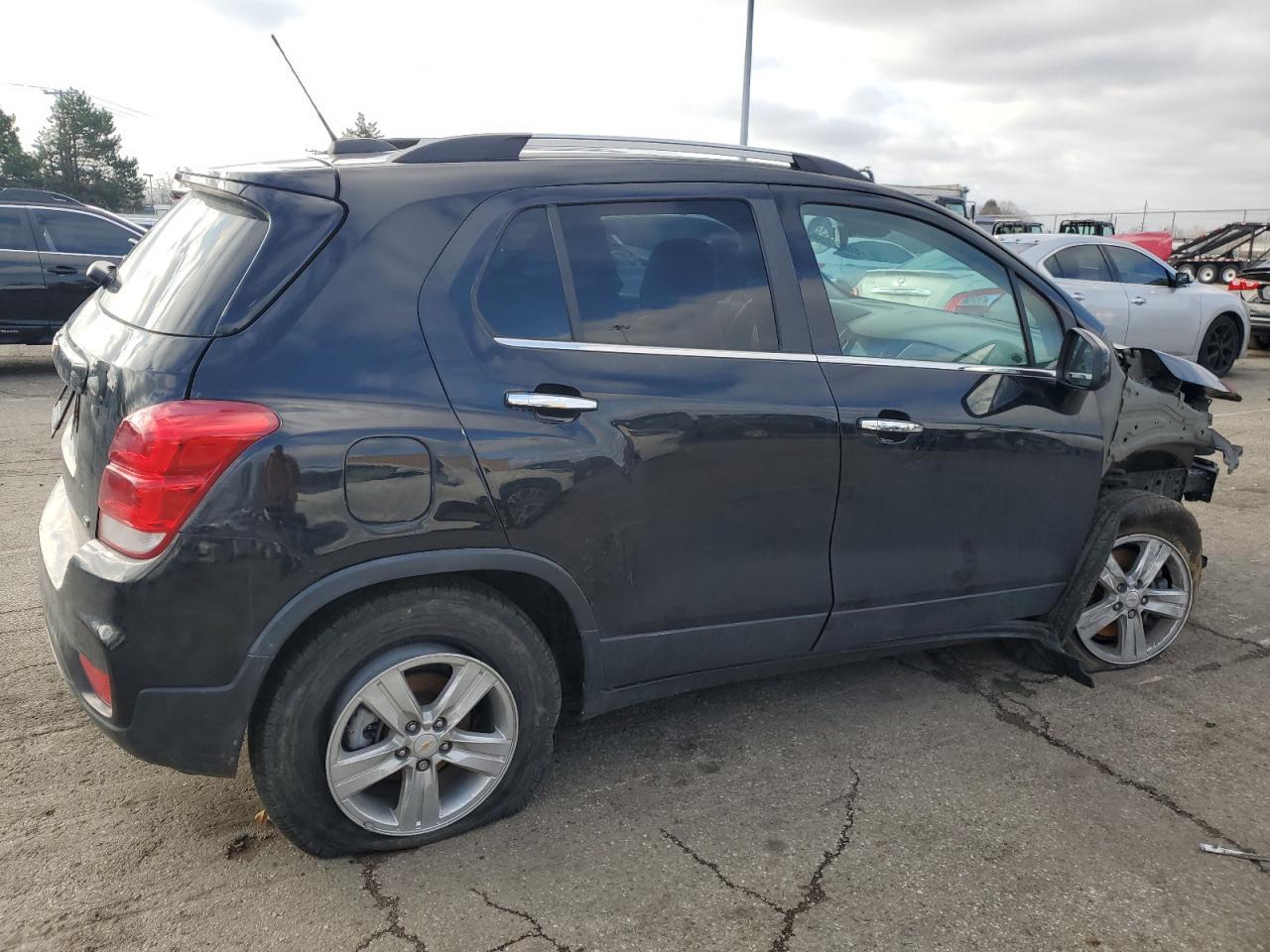 2019 CHEVROLET TRAX 1LT - Image 3