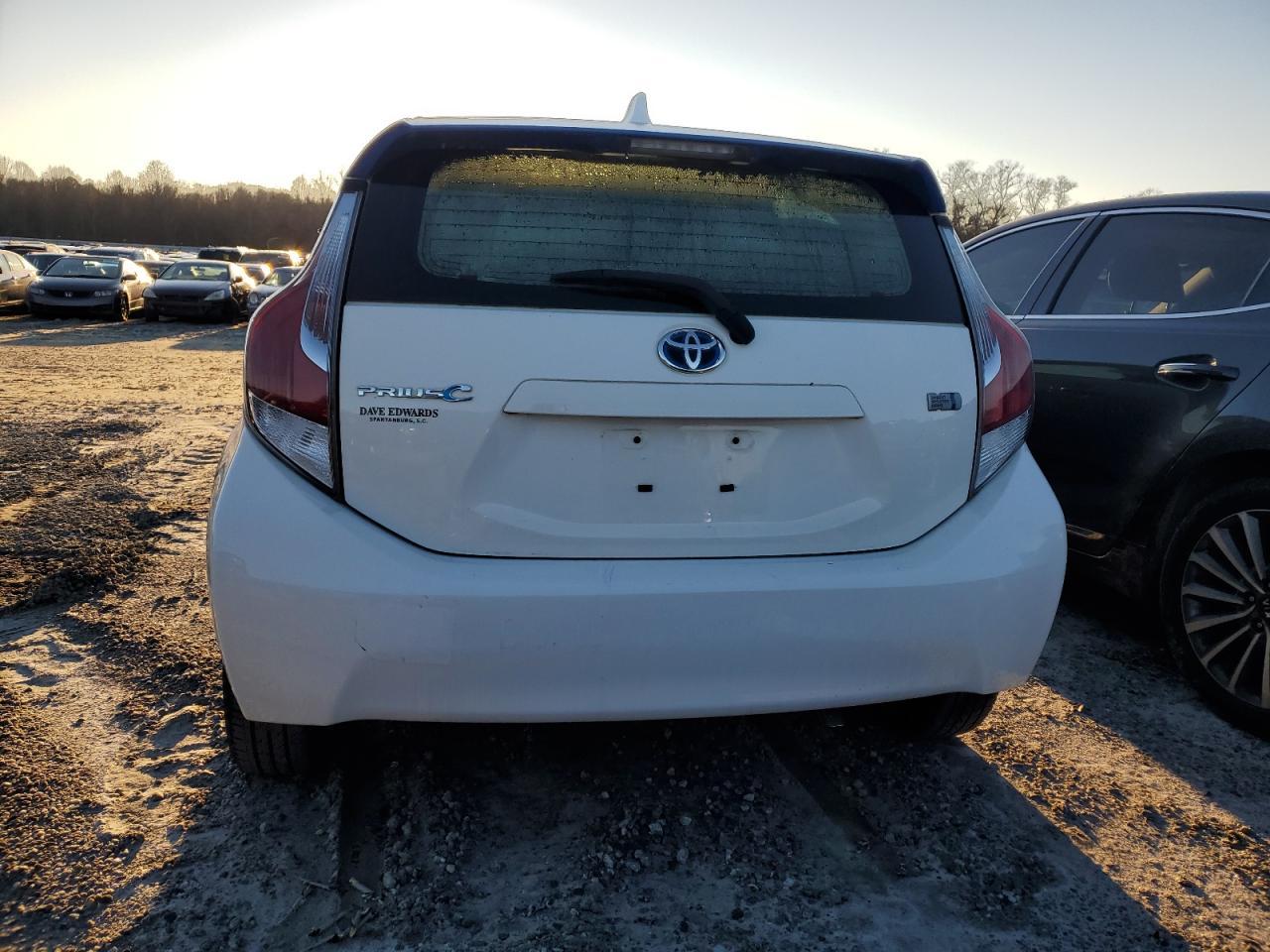 2016 TOYOTA PRIUS C - Image 6