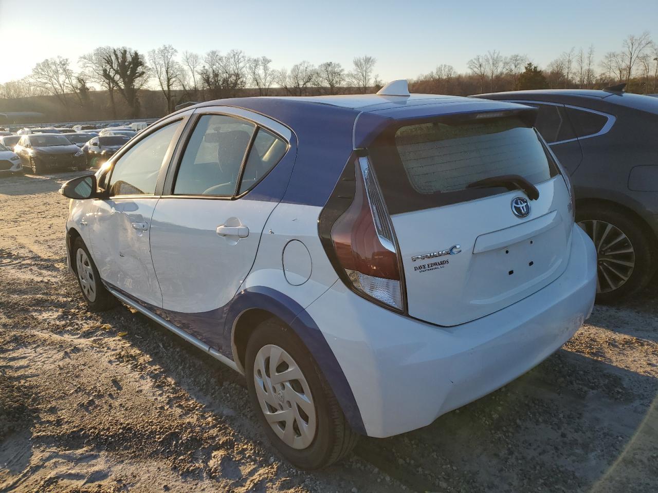 2016 TOYOTA PRIUS C - Image 2