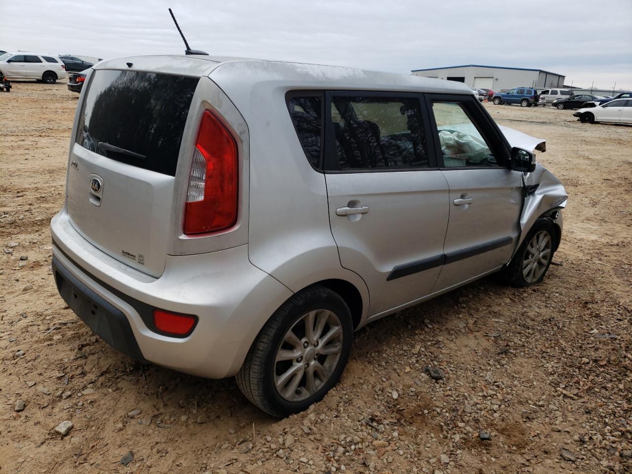 2013 KIA SOUL + - Image 3