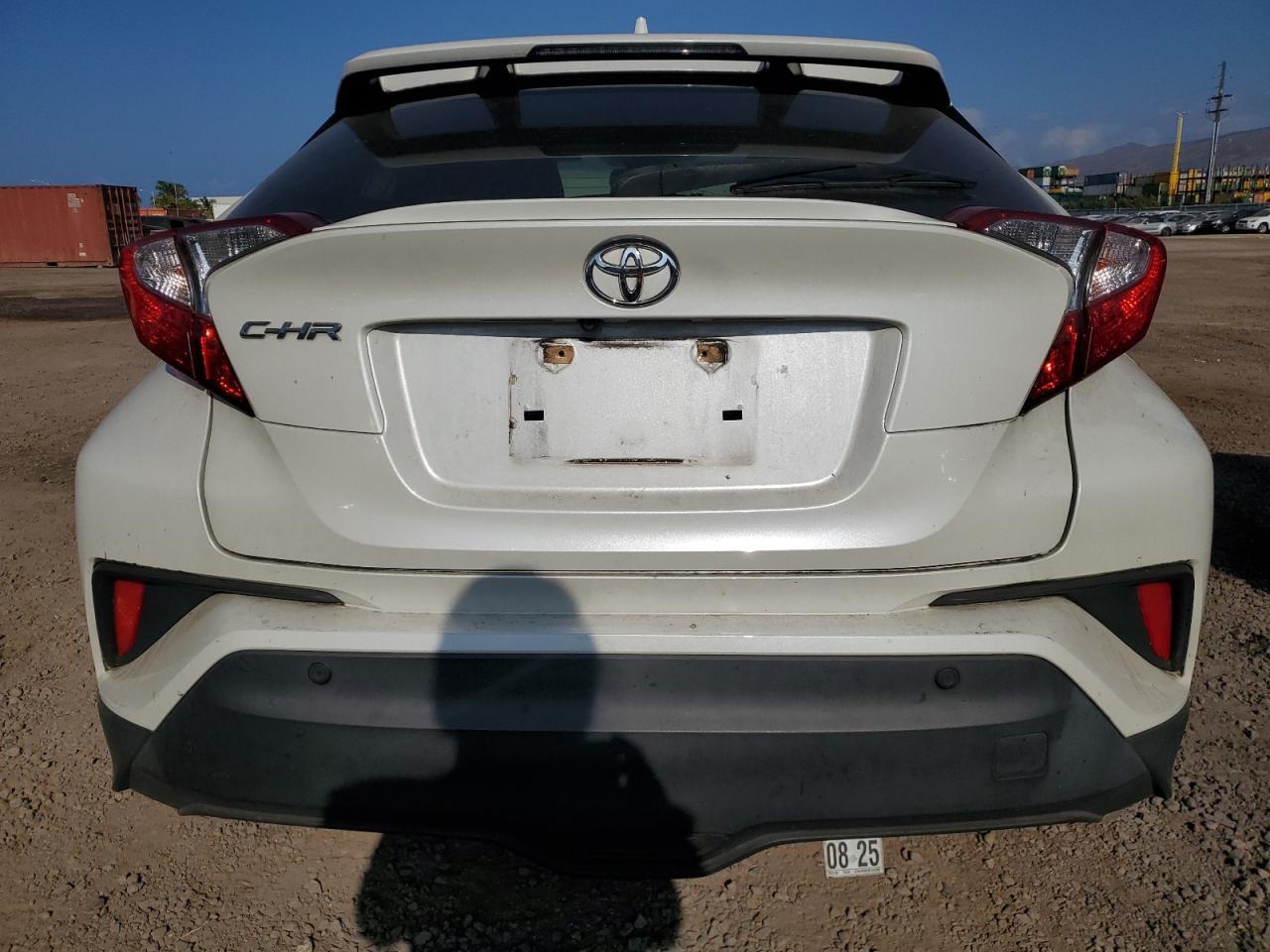 2019 TOYOTA C-HR XLE - Image 6