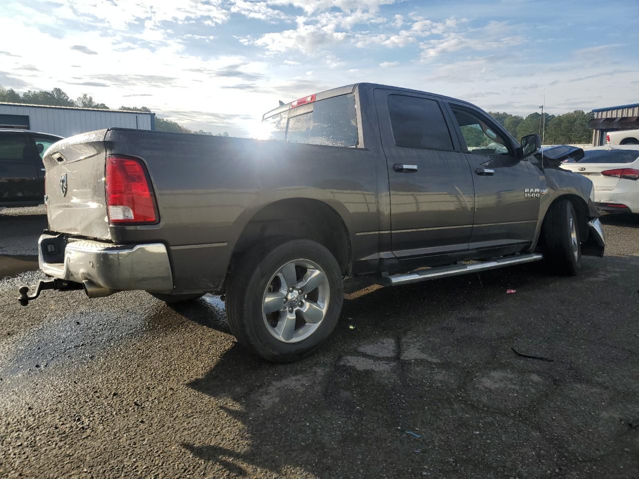 2017 RAM 1500 SLT - Image 3