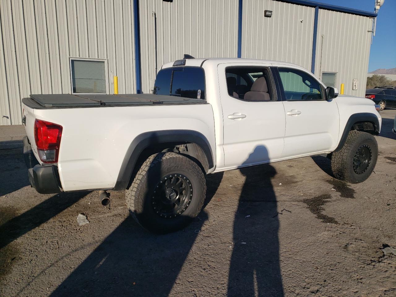 2017 TOYOTA TACOMA DOU - Фото 3