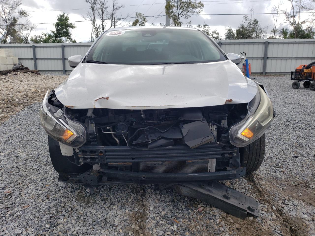 2021 NISSAN VERSA SV - Image 5