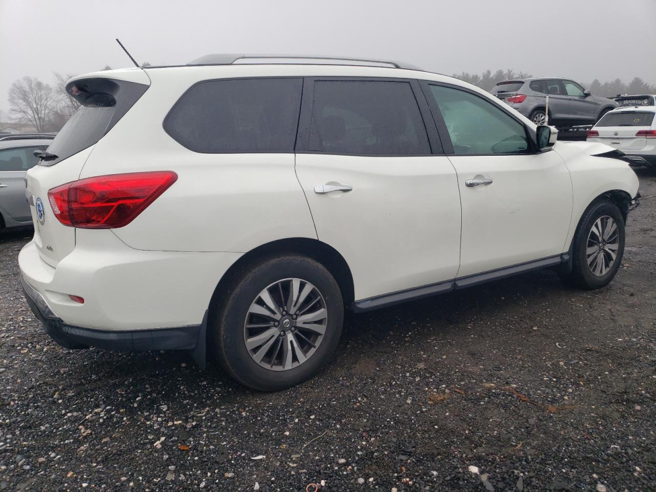 2017 NISSAN PATHFINDER - Image 3