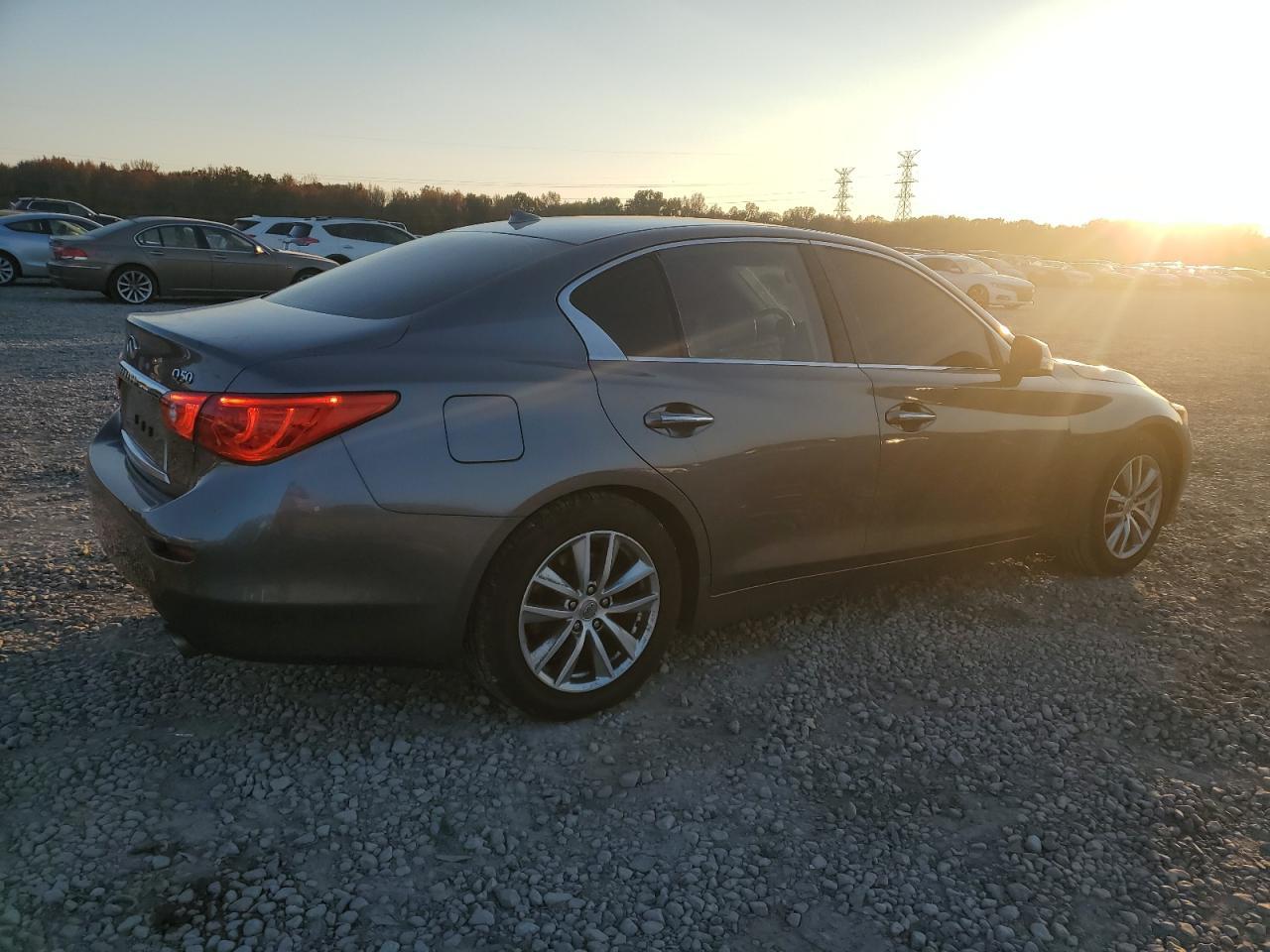 2016 INFINITI Q50 PREMIU - Фото 3
