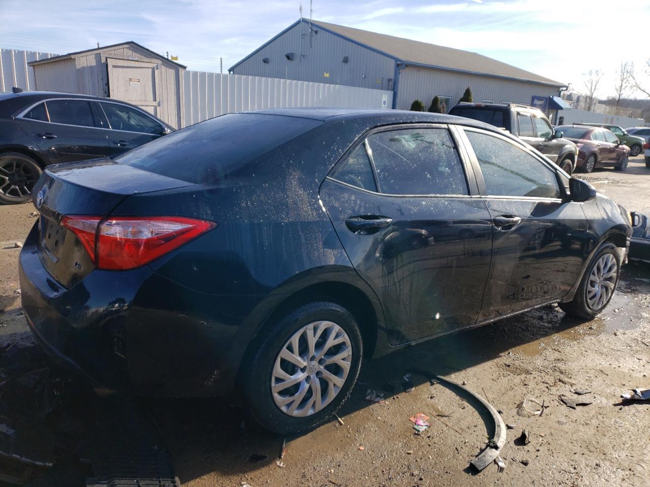 2019 TOYOTA COROLLA L - Фото 3
