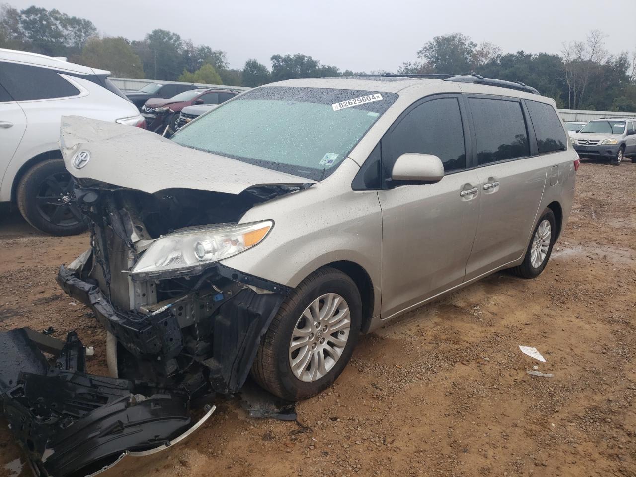 2015 TOYOTA SIENNA XLE