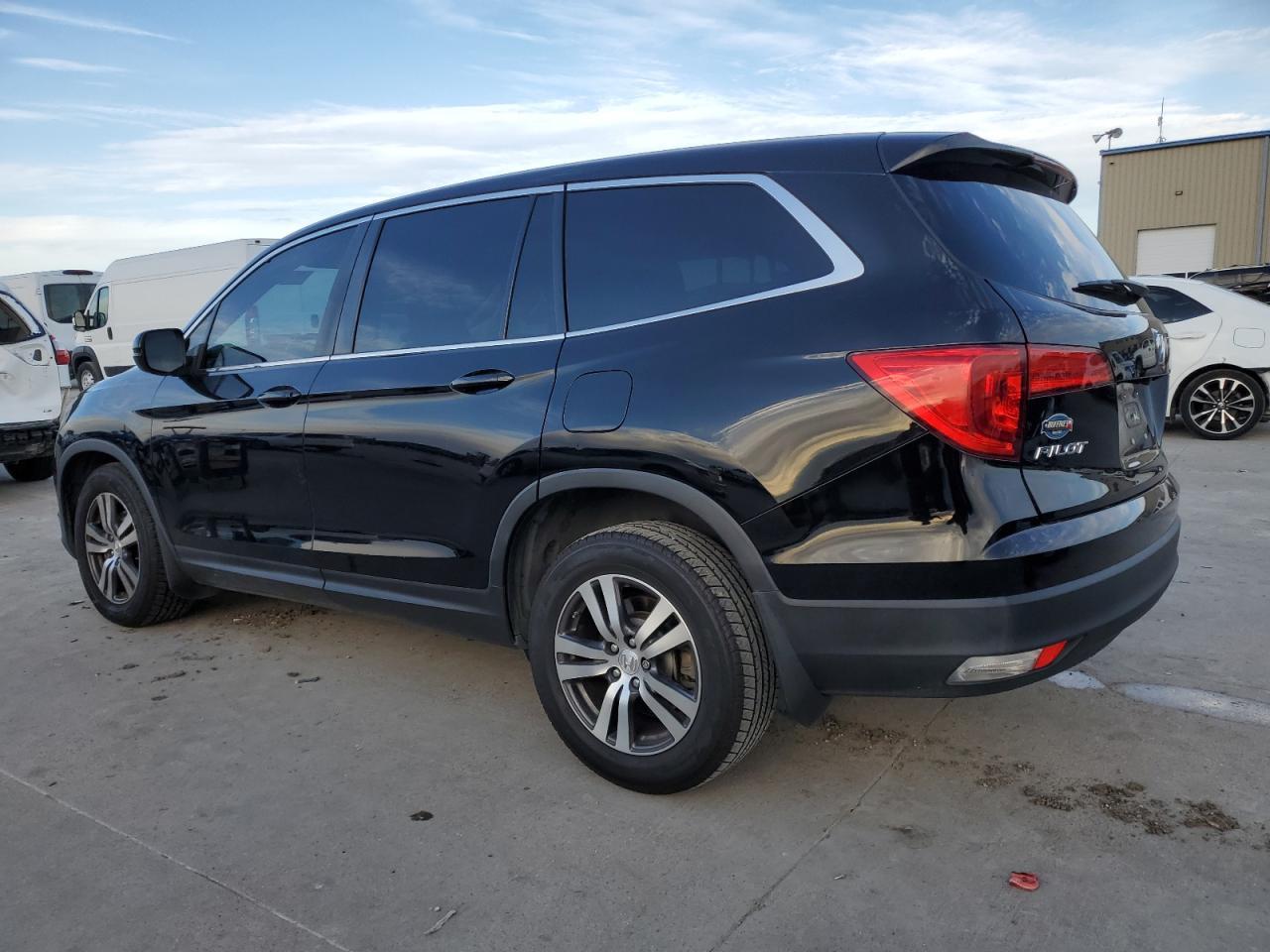 2017 HONDA PILOT EXL - Image 2