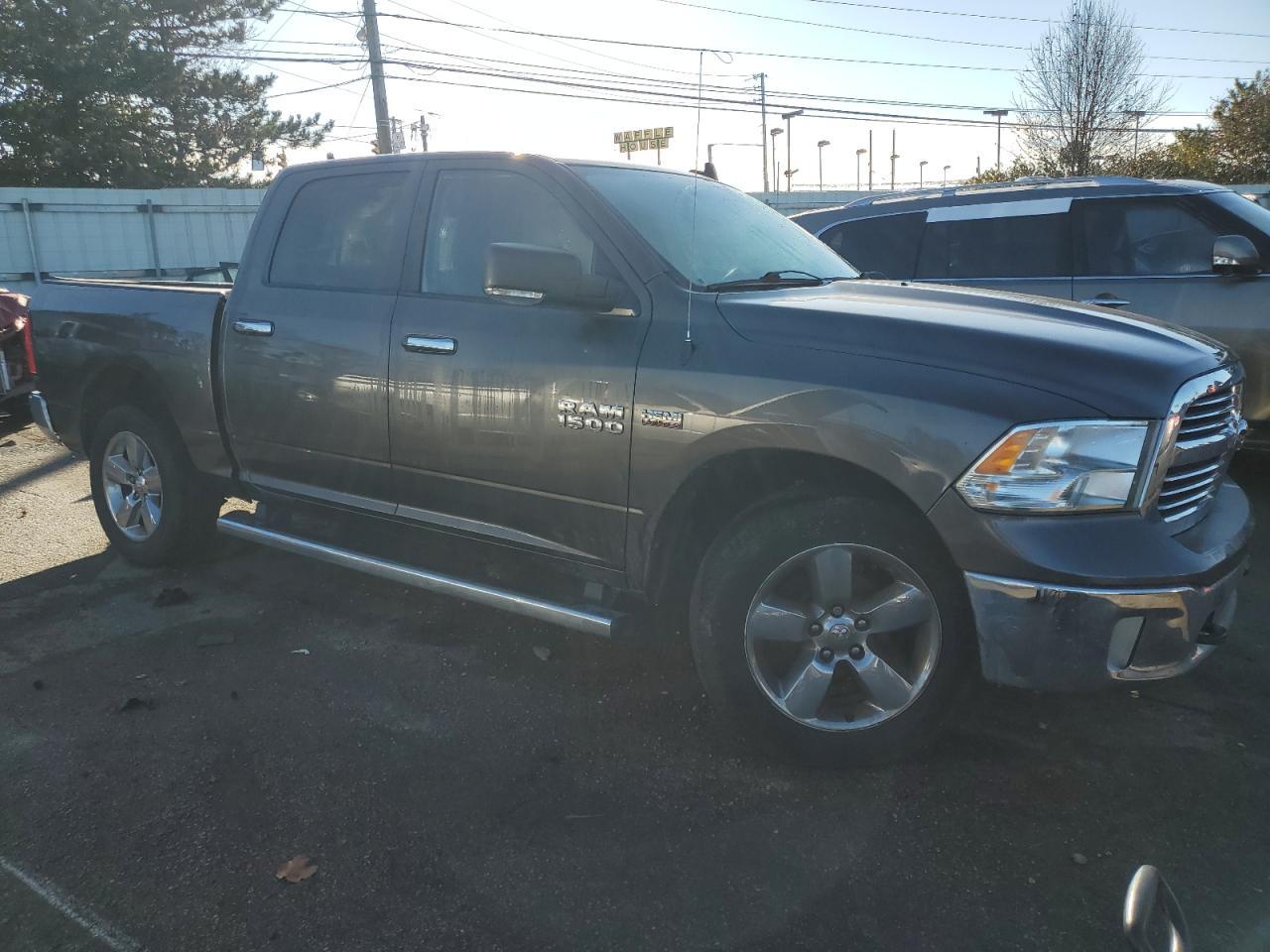 2015 RAM 1500 SLT - Image 4