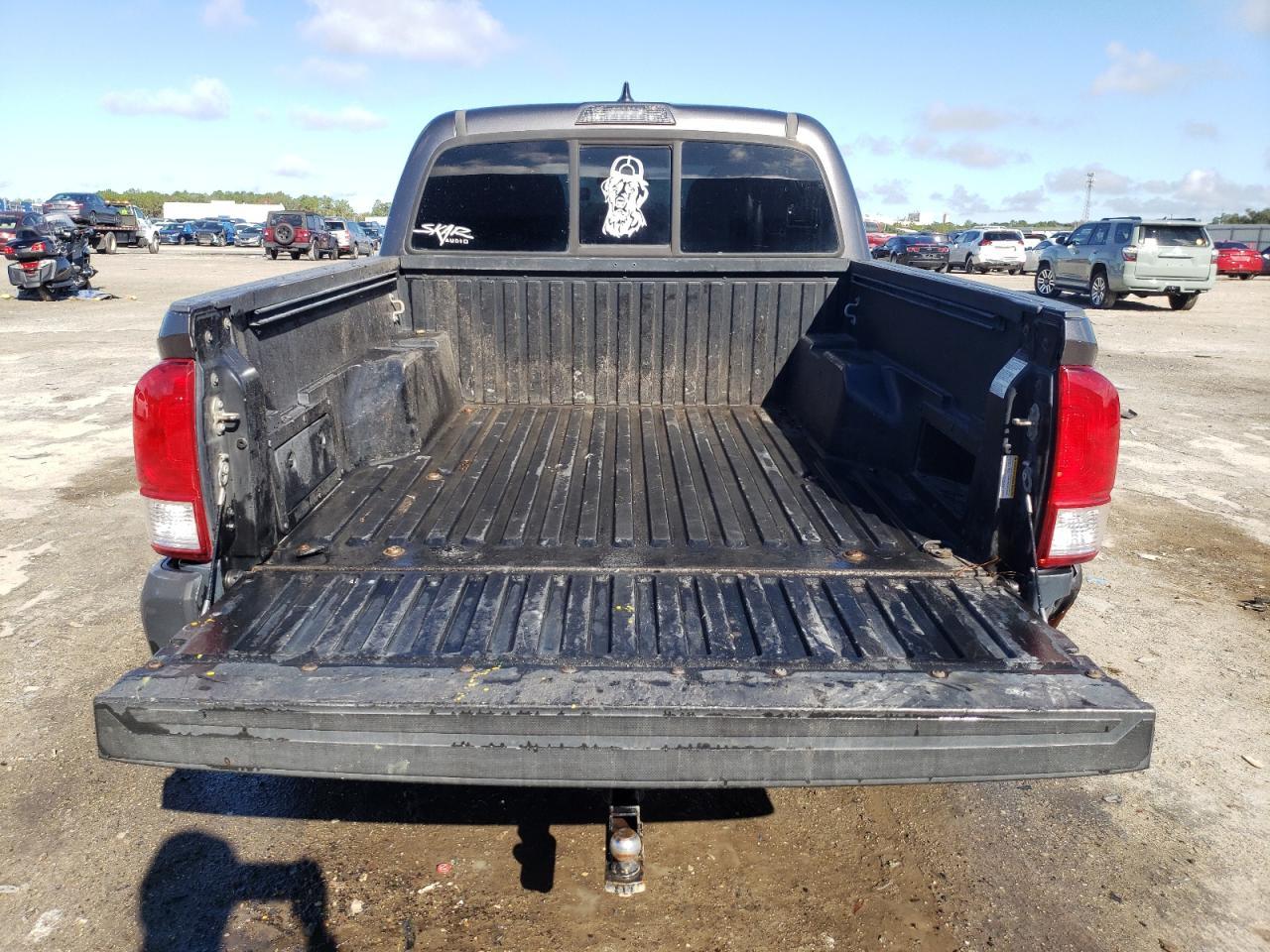 2017 TOYOTA TACOMA DOU - Фото 6