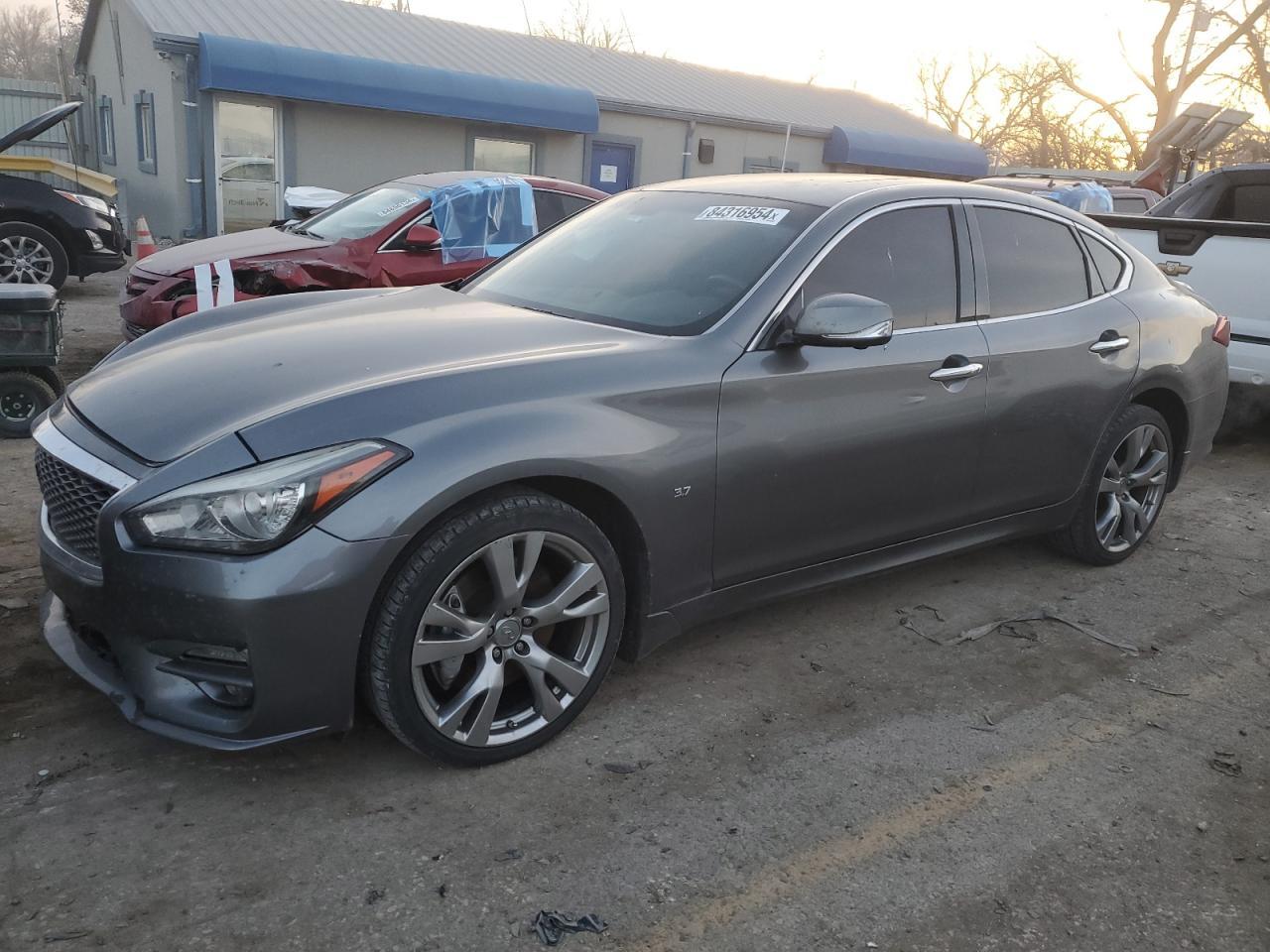 2015 INFINITI Q70 3.7 car image