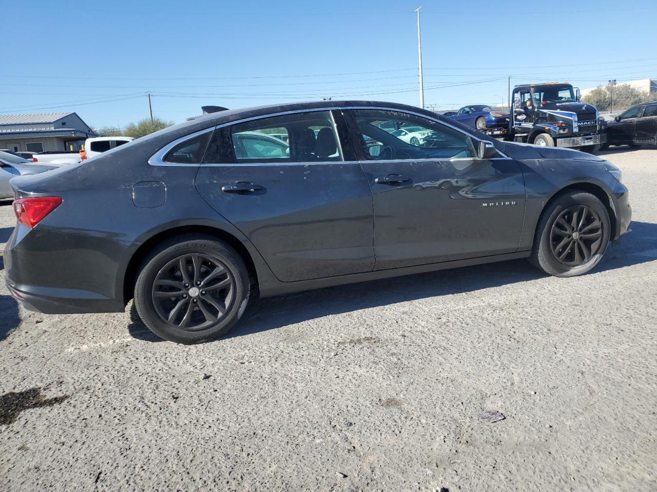 2017 CHEVROLET MALIBU LT - Image 3