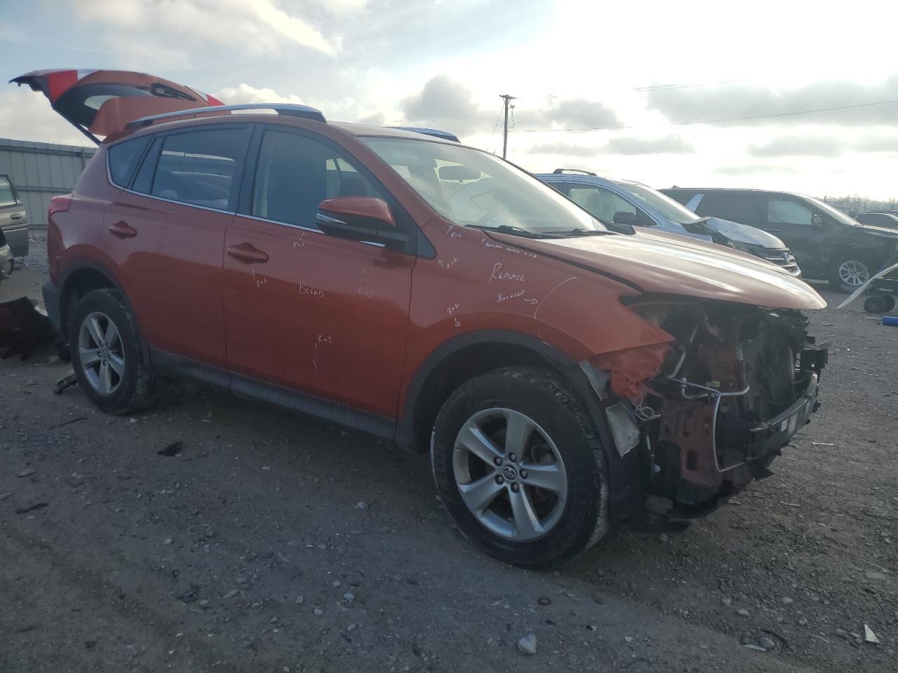 2015 TOYOTA RAV4 XLE - Image 4
