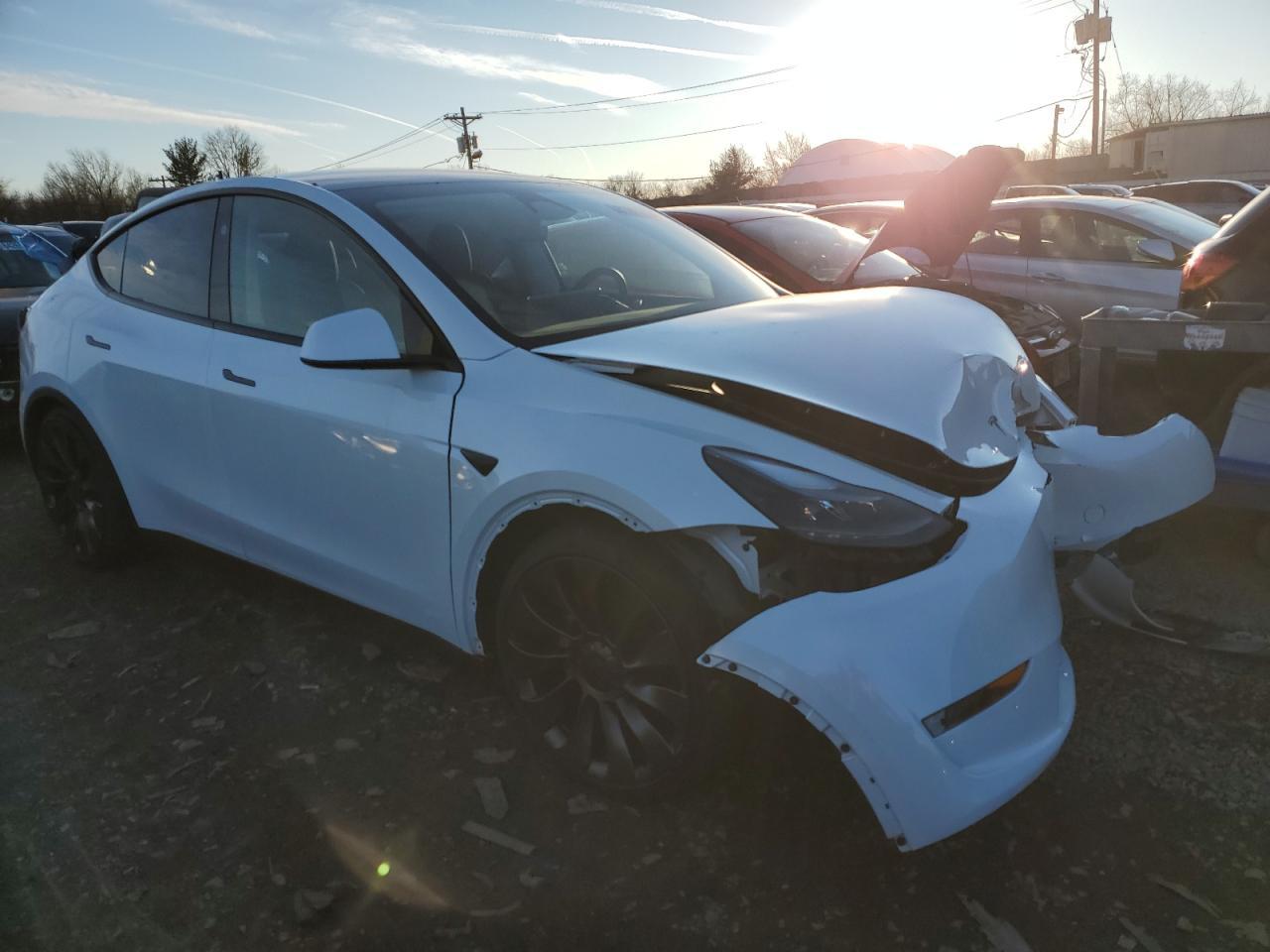 2024 TESLA MODEL Y - Фото 4