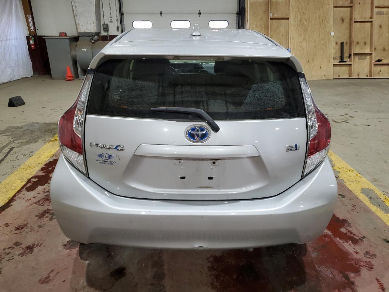 2016 TOYOTA PRIUS C - Фото 6