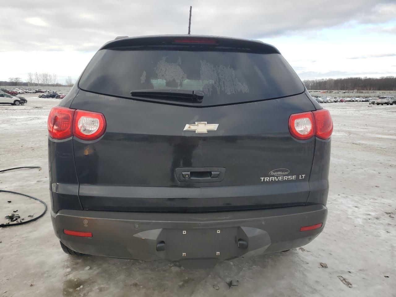 2011 CHEVROLET TRAVERSE L - Фото 6