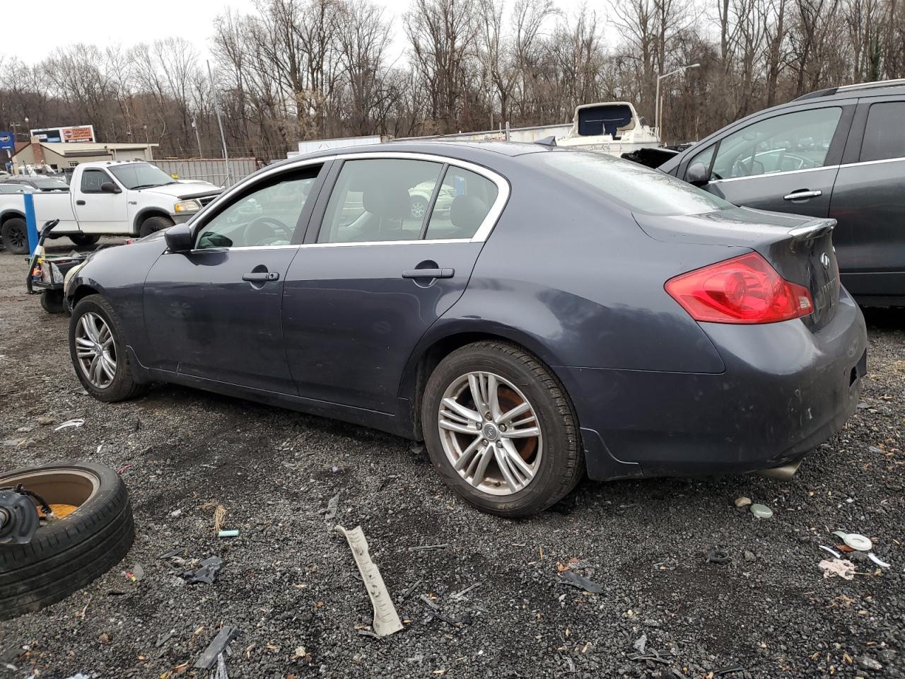 2011 INFINITI G37 - Image 2