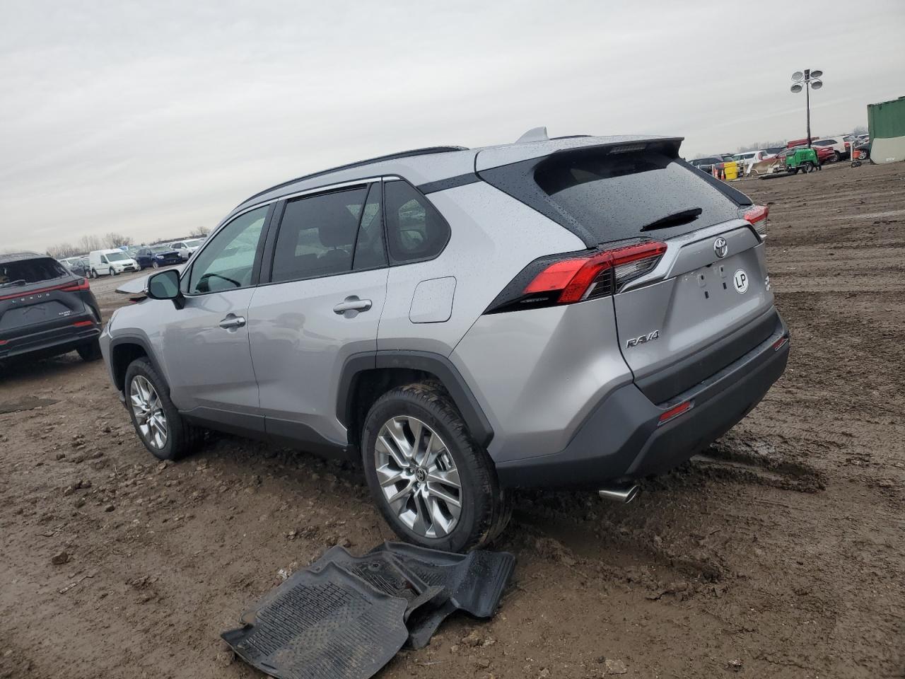 2024 TOYOTA RAV4 XLE P - Image 2