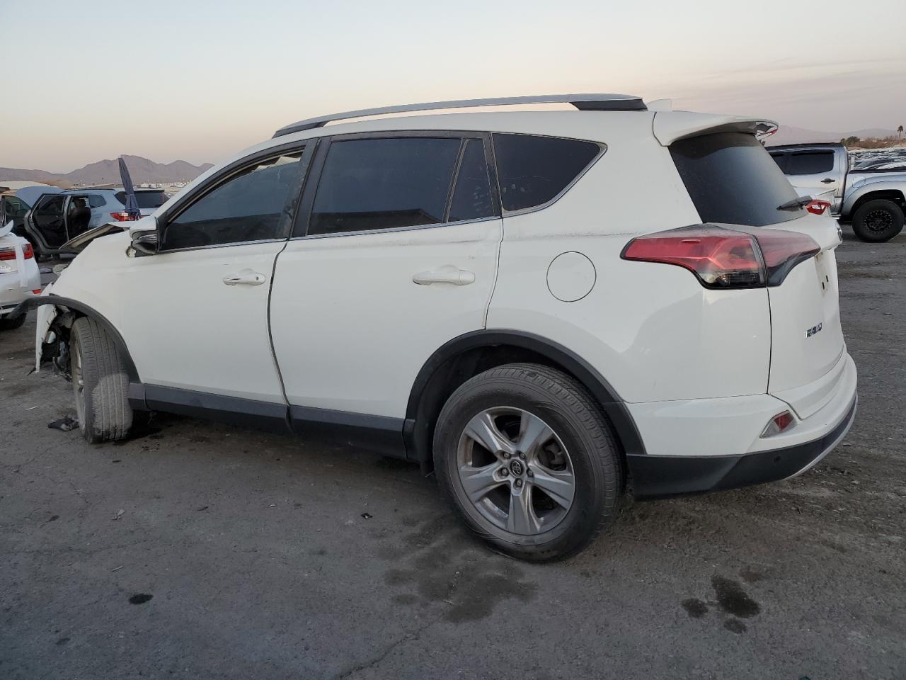 2016 TOYOTA RAV4 XLE - Фото 2