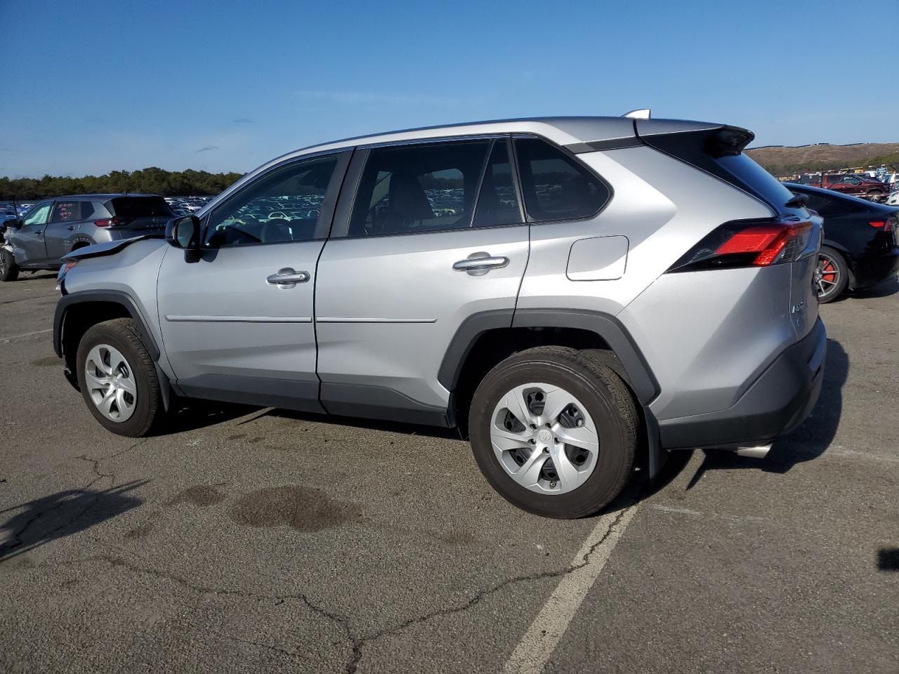 2023 TOYOTA RAV4 LE - Фото 2