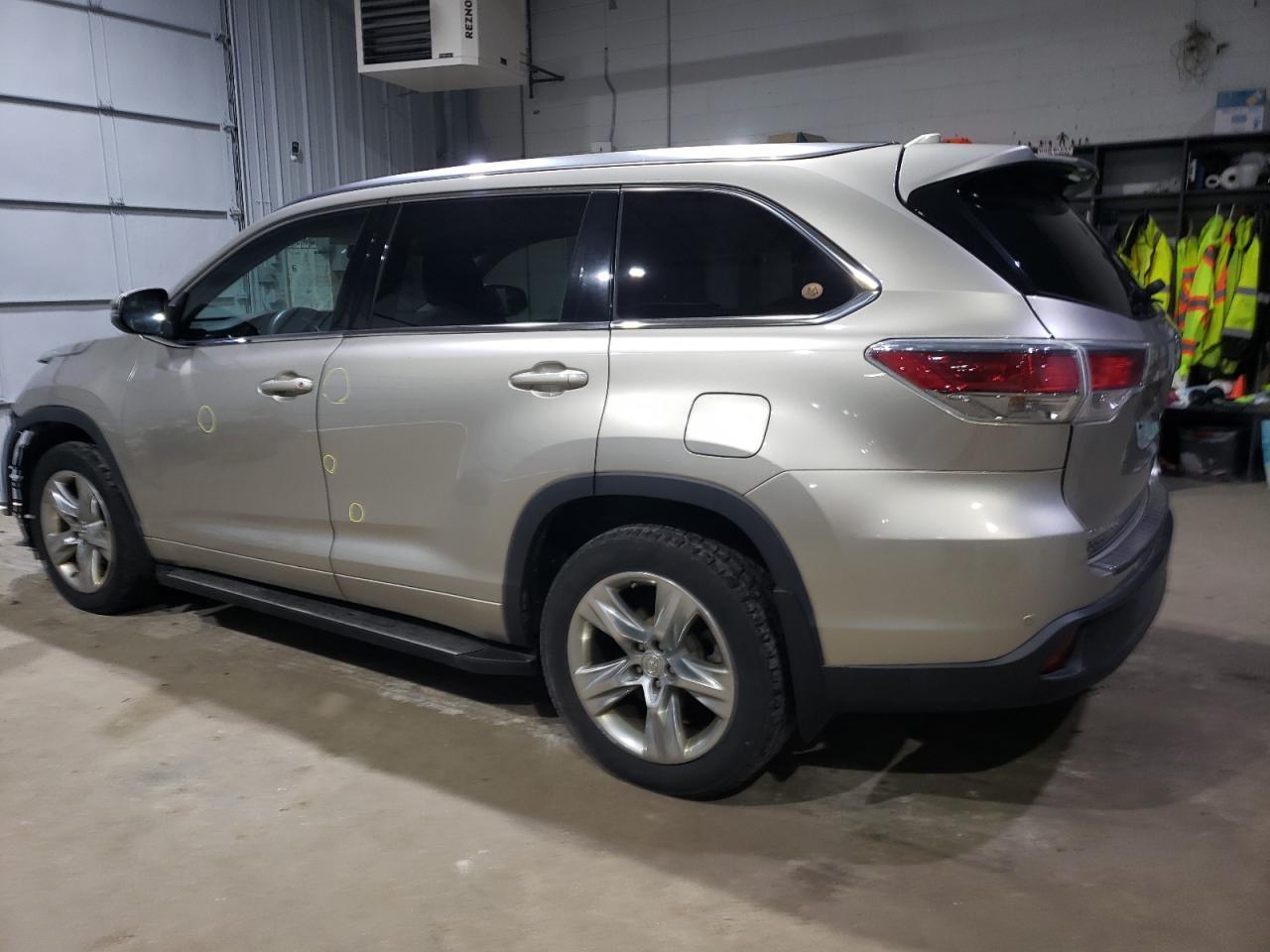 2015 TOYOTA HIGHLANDER - Фото 2
