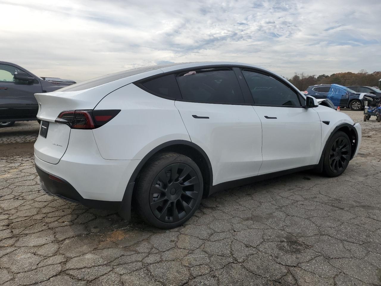 2024 TESLA MODEL Y - Фото 3