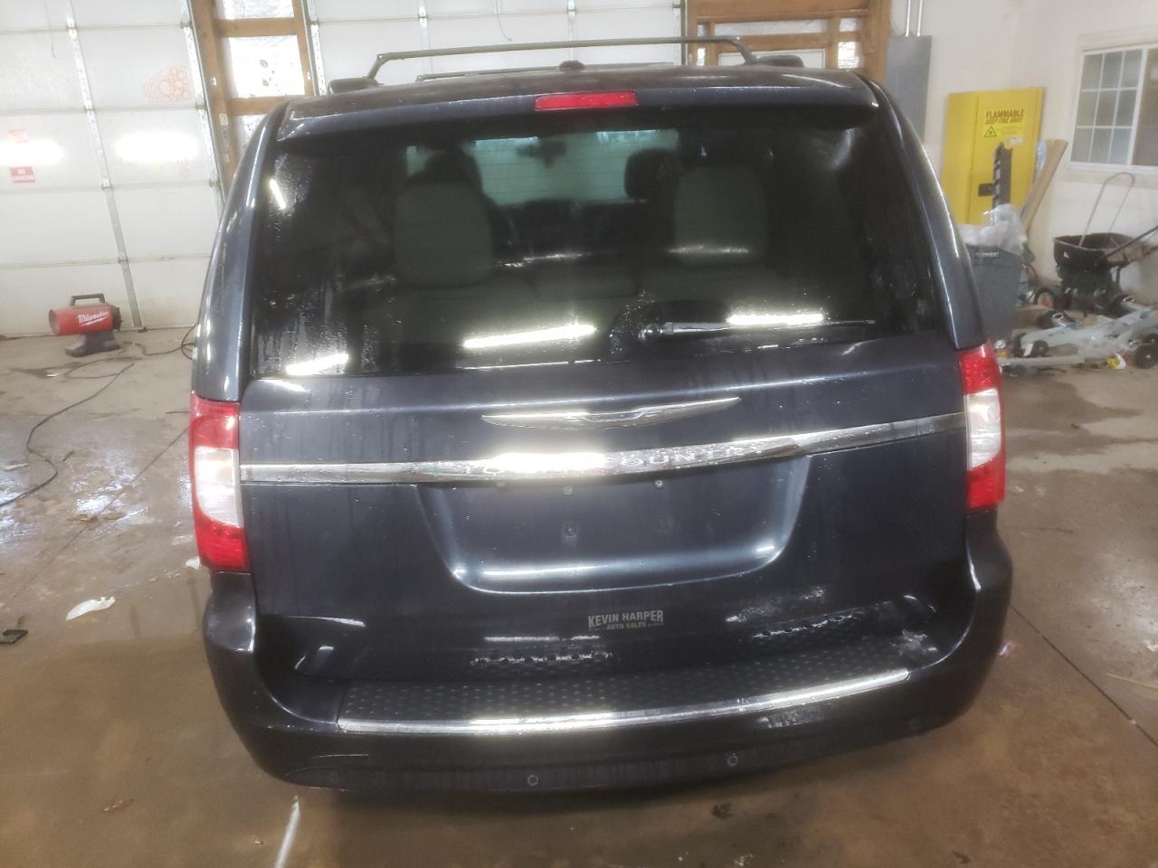 2014 CHRYSLER TOWN & COU - Image 6
