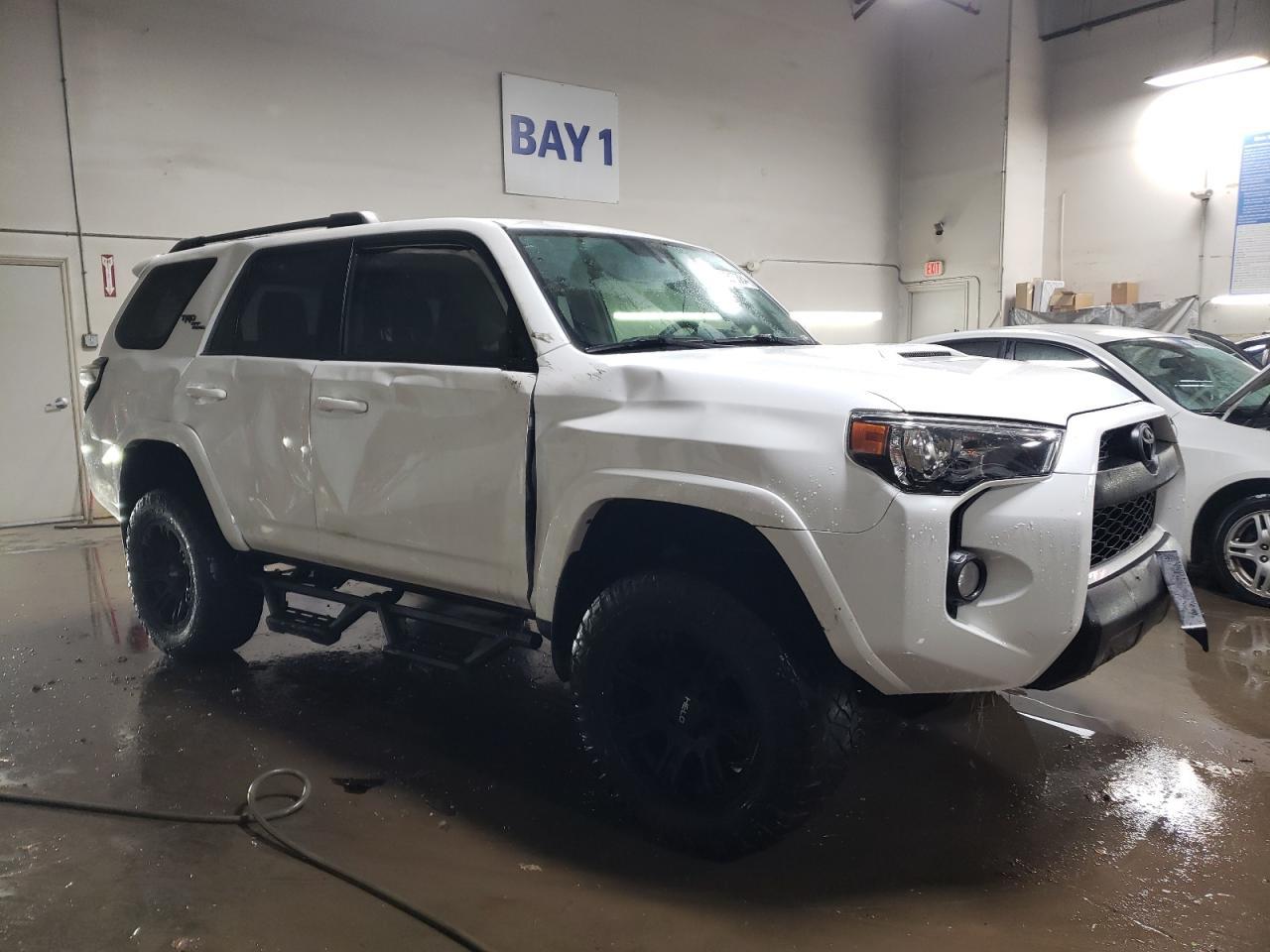 2019 TOYOTA 4 RUNNER - Фото 4