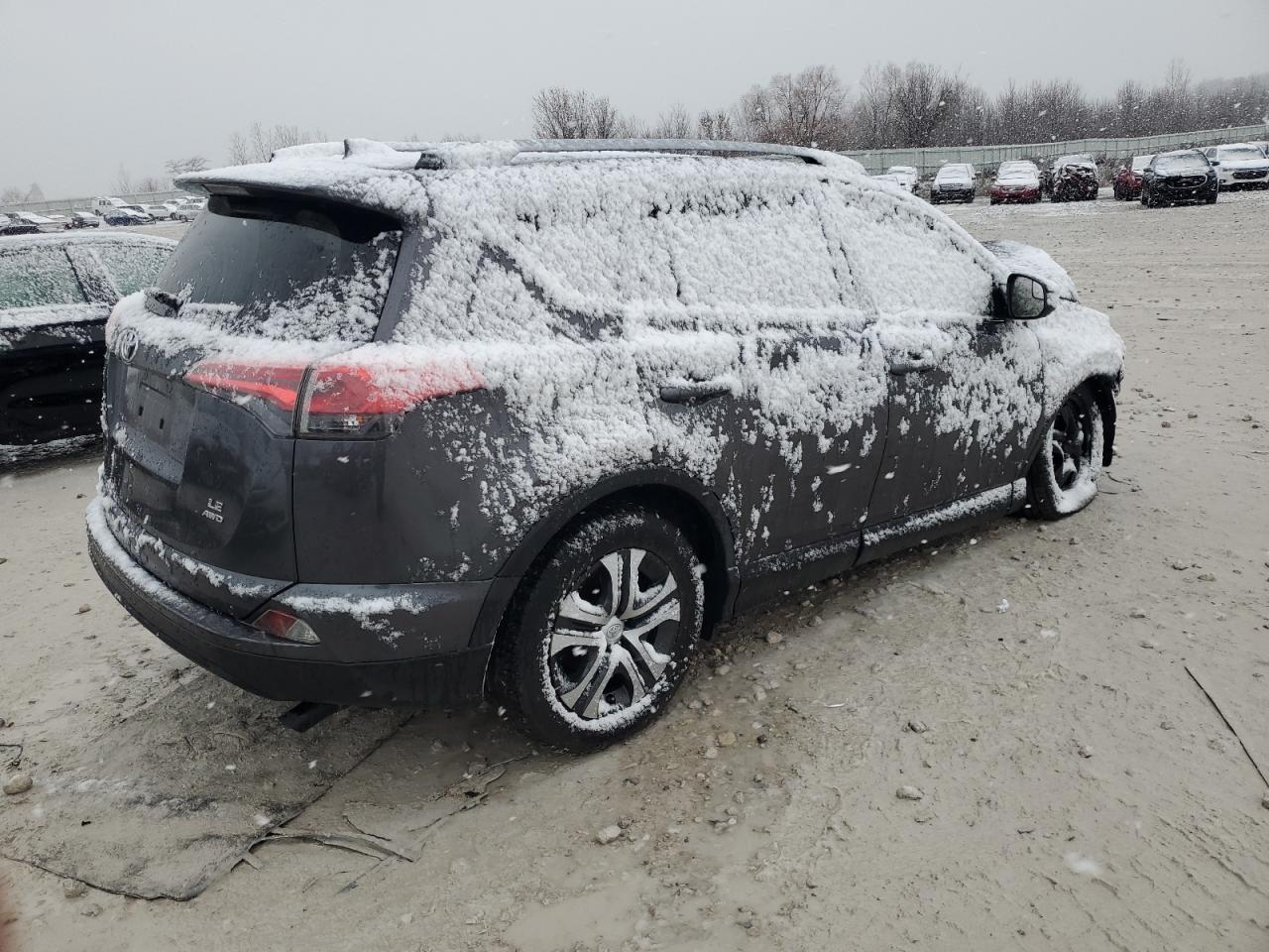 2017 TOYOTA RAV4 LE - Фото 3