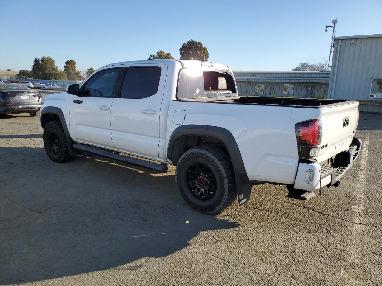 2019 TOYOTA TACOMA DOU - Фото 2