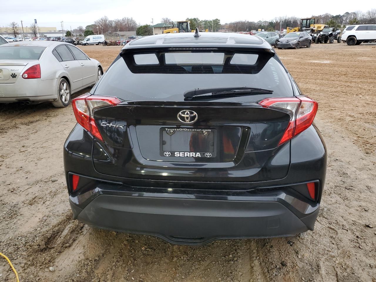 2018 TOYOTA C-HR XLE - Image 6