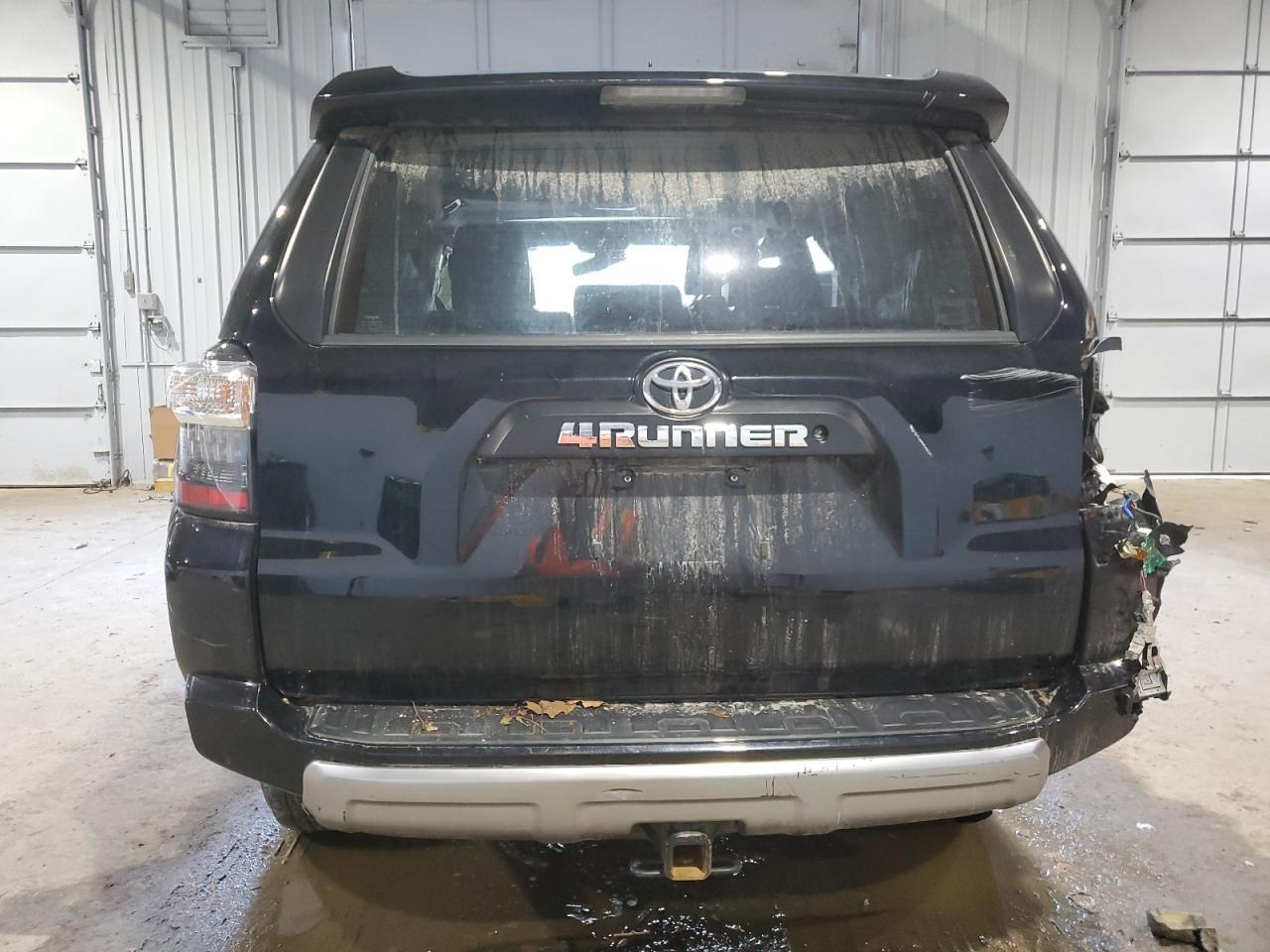 2019 TOYOTA 4RUNNER SR - Фото 6