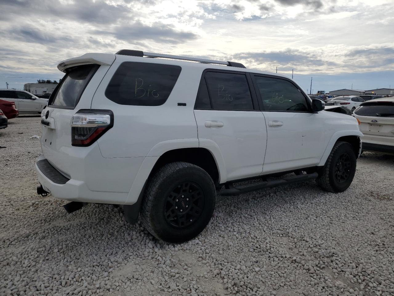 2022 TOYOTA 4RUNNER SR - Фото 3