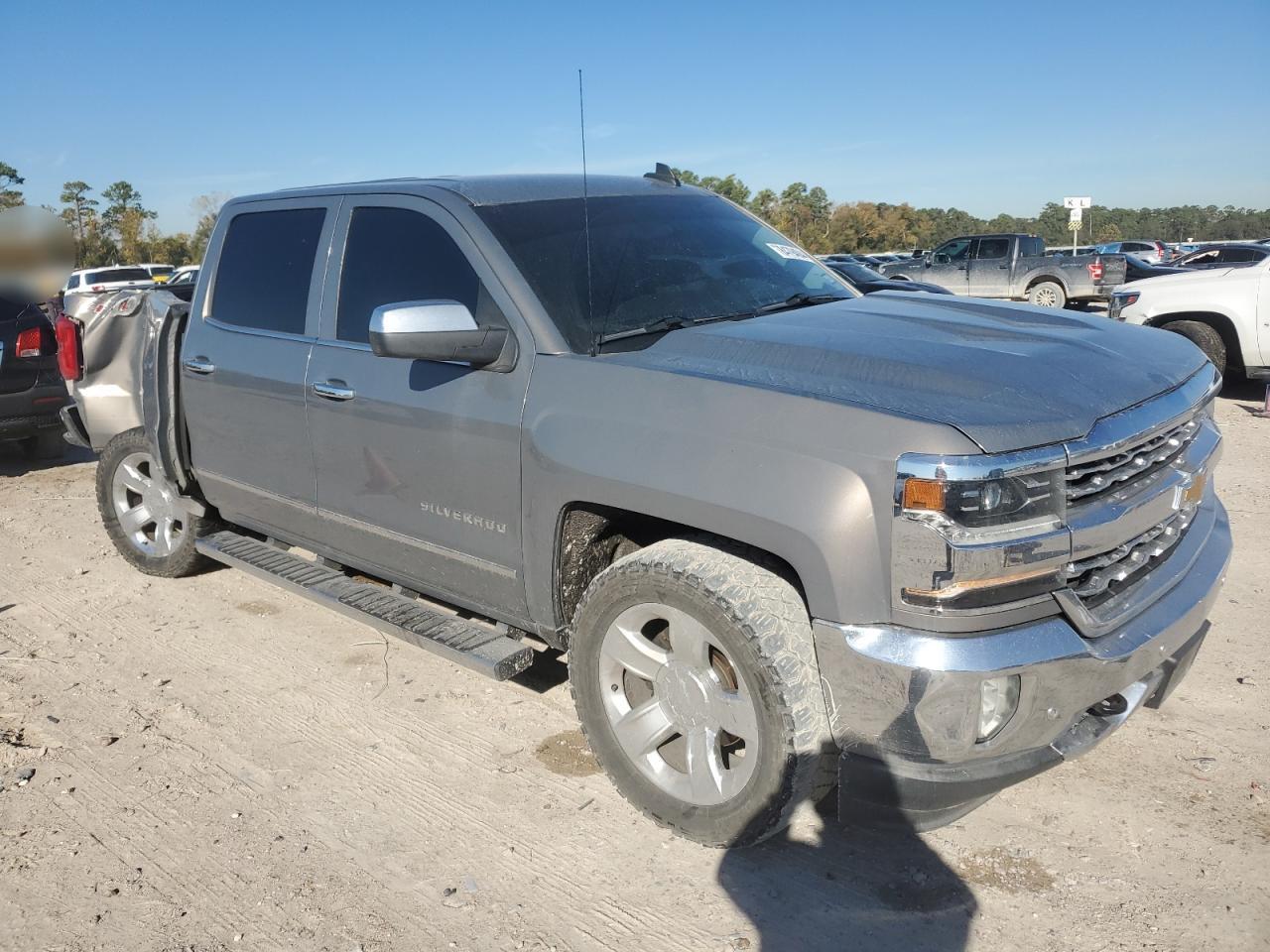 2017 CHEVROLET SILVERADO - Image 4