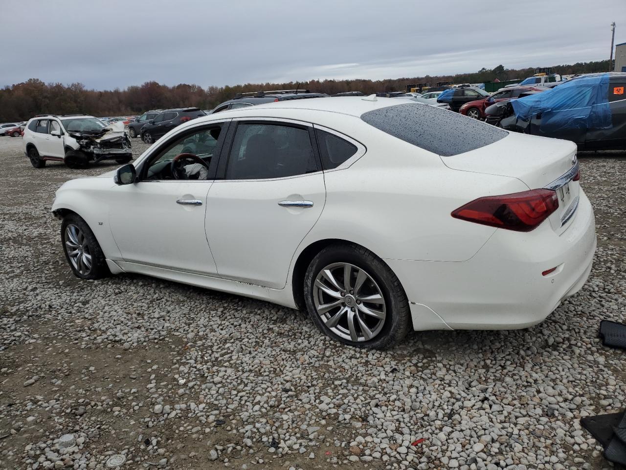 2015 INFINITI Q70 3.7 - Image 2