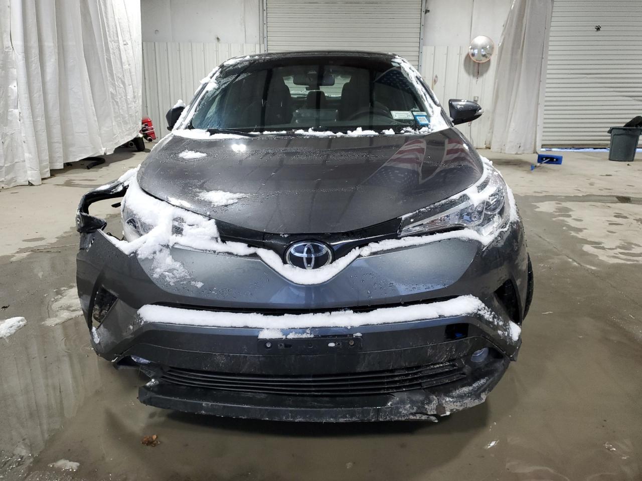 2019 TOYOTA C-HR XLE - Фото 5