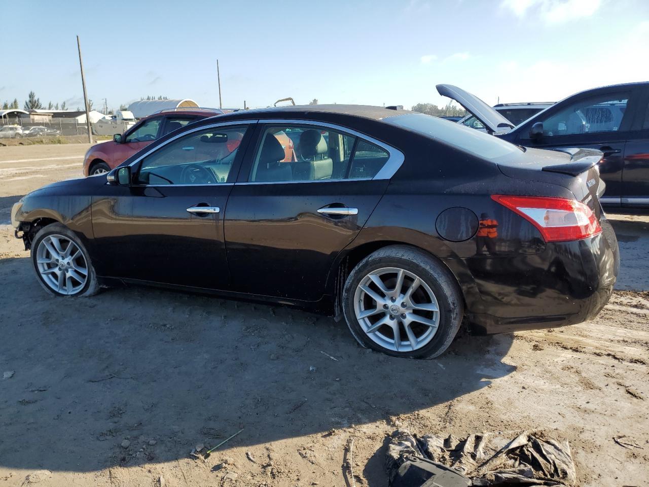 2011 NISSAN MAXIMA S - Image 2