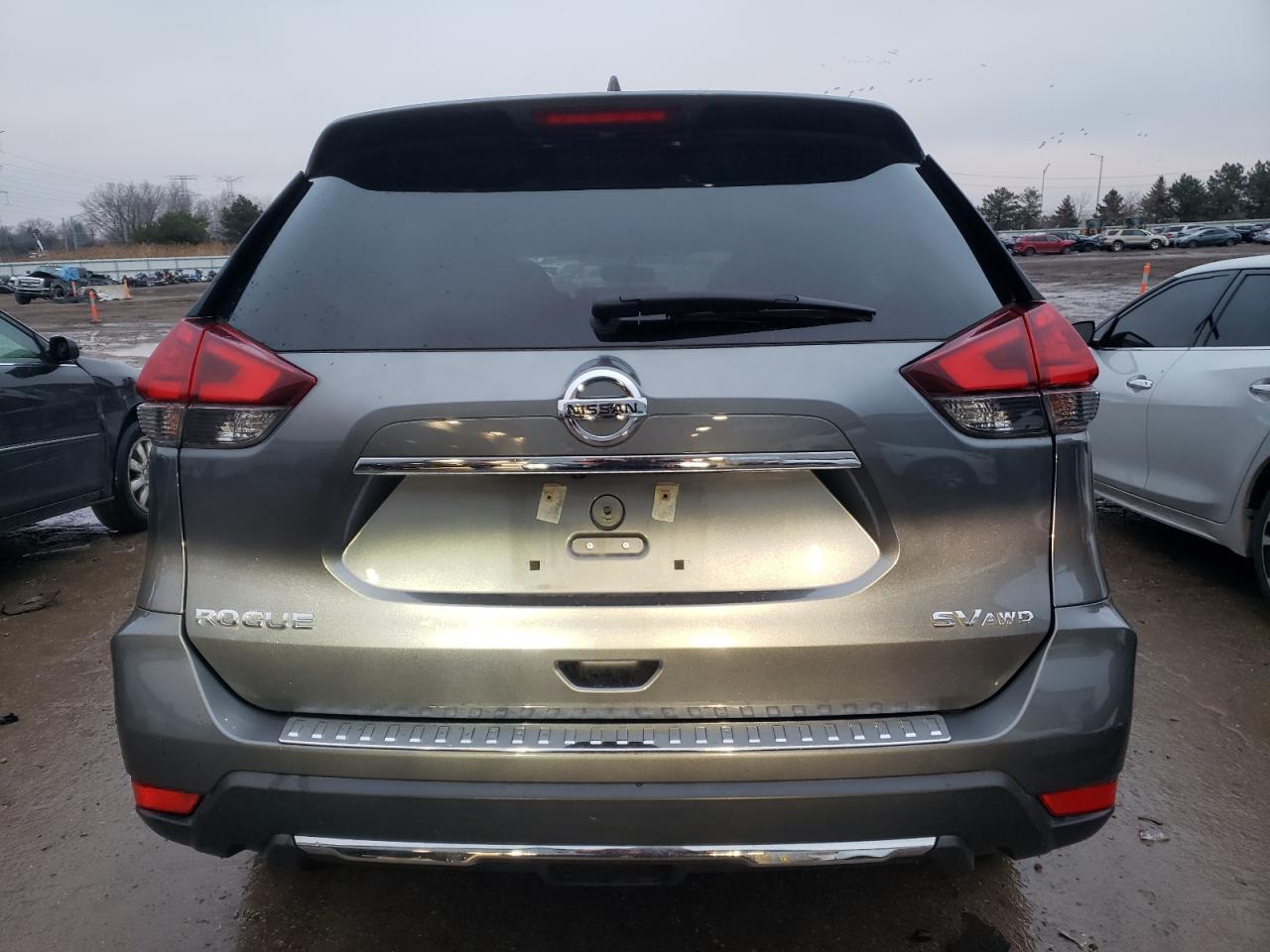 2017 NISSAN ROGUE SV - Фото 6