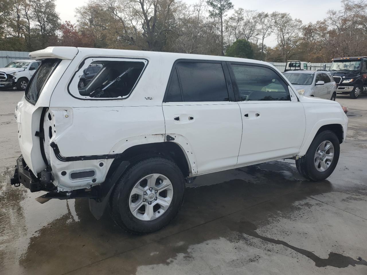 2022 TOYOTA 4RUNNER SR - Image 3