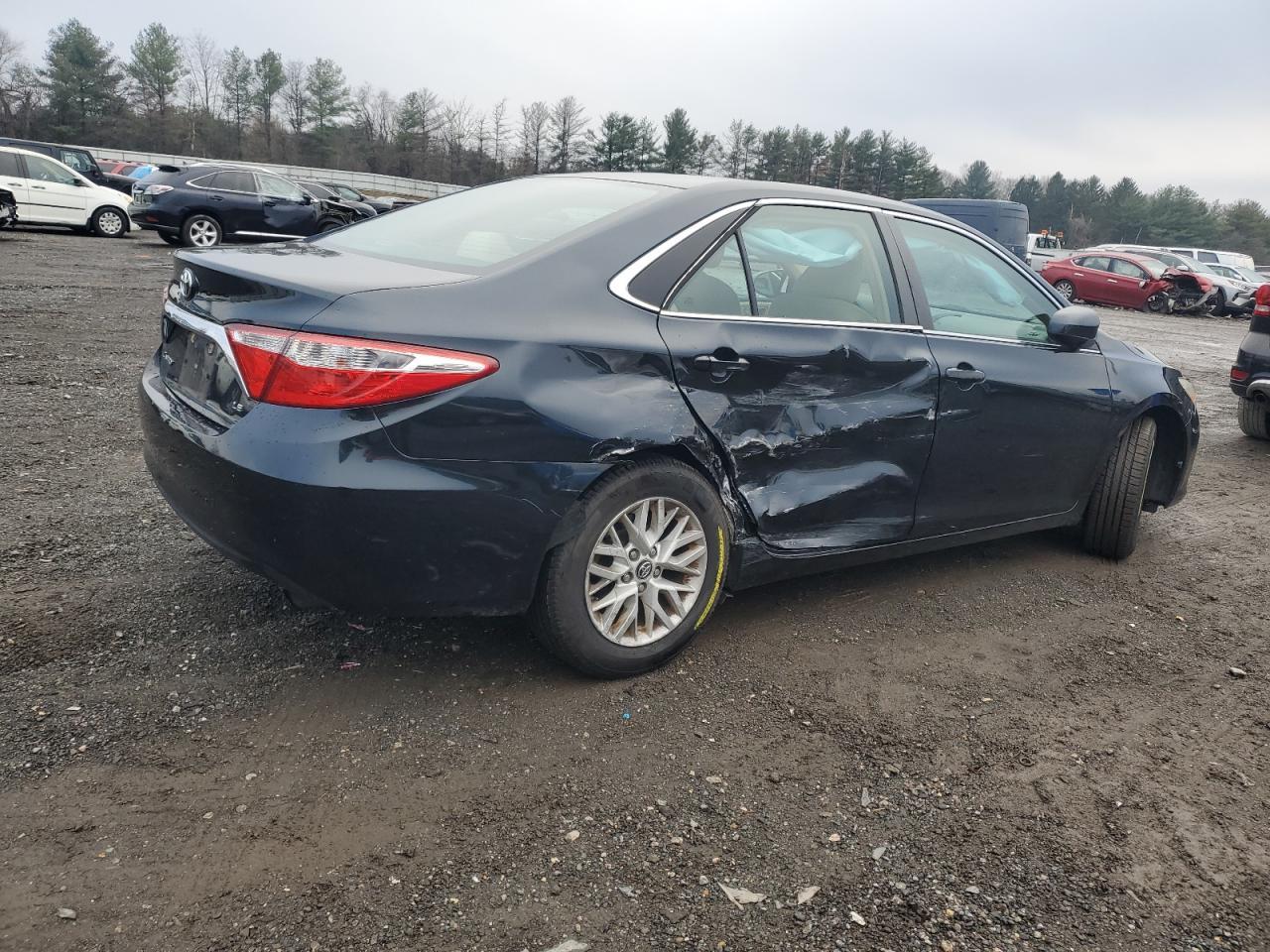 2016 TOYOTA CAMRY LE - Фото 3