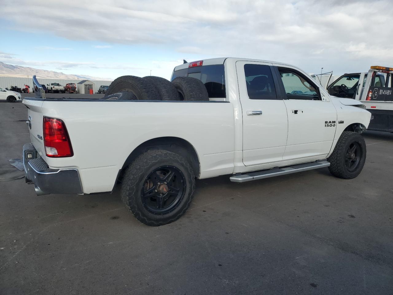 2017 RAM 1500 SLT - Фото 3