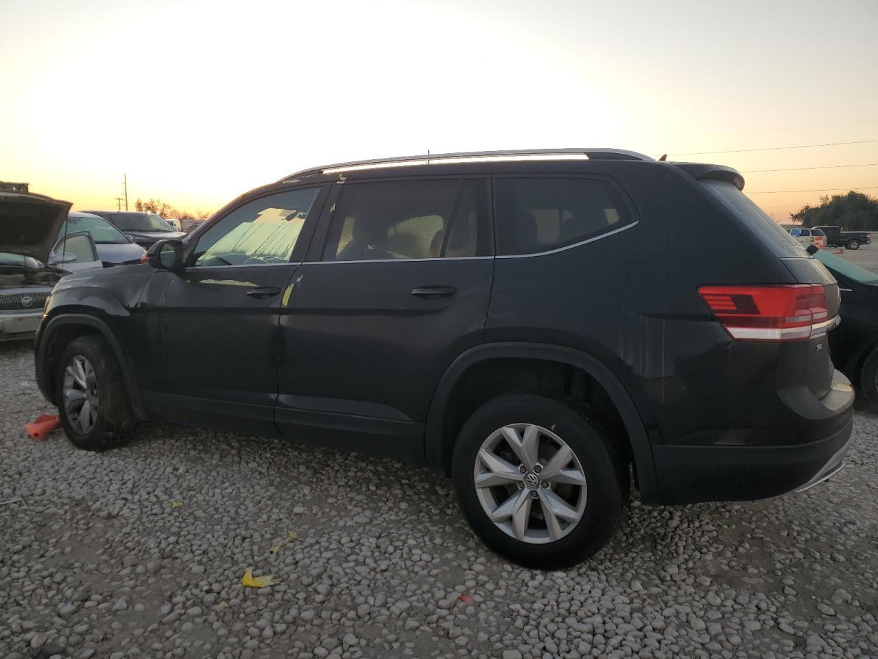 2018 VOLKSWAGEN ATLAS SE - Image 2