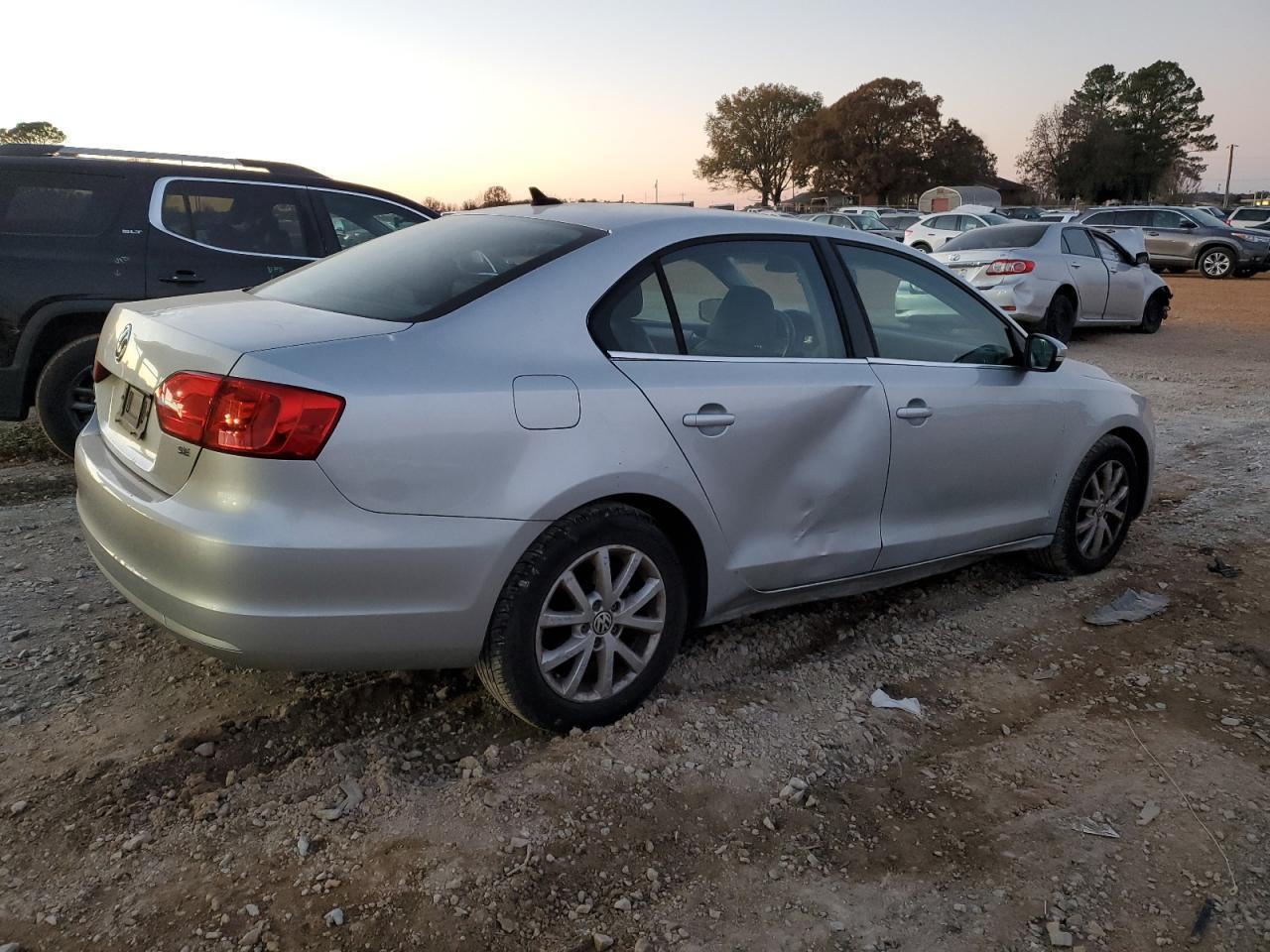 2014 VOLKSWAGEN JETTA SE - Image 3