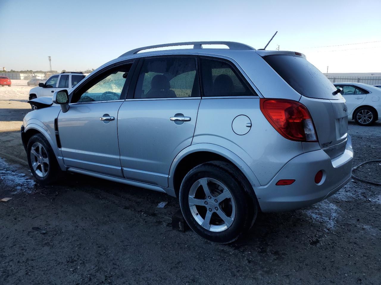 2014 CHEVROLET CAPTIVA LT - Image 2
