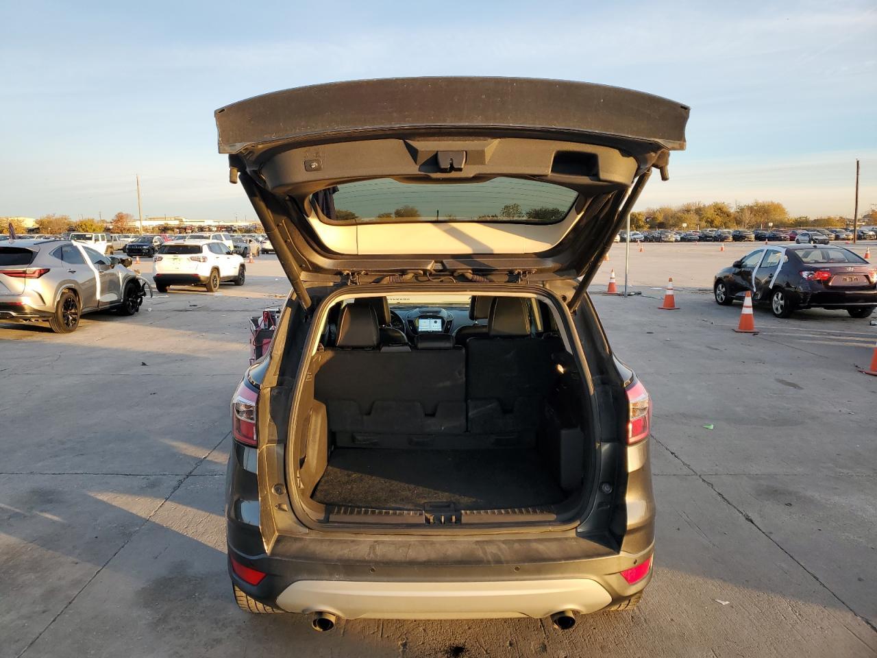 2017 FORD ESCAPE SE - Image 6
