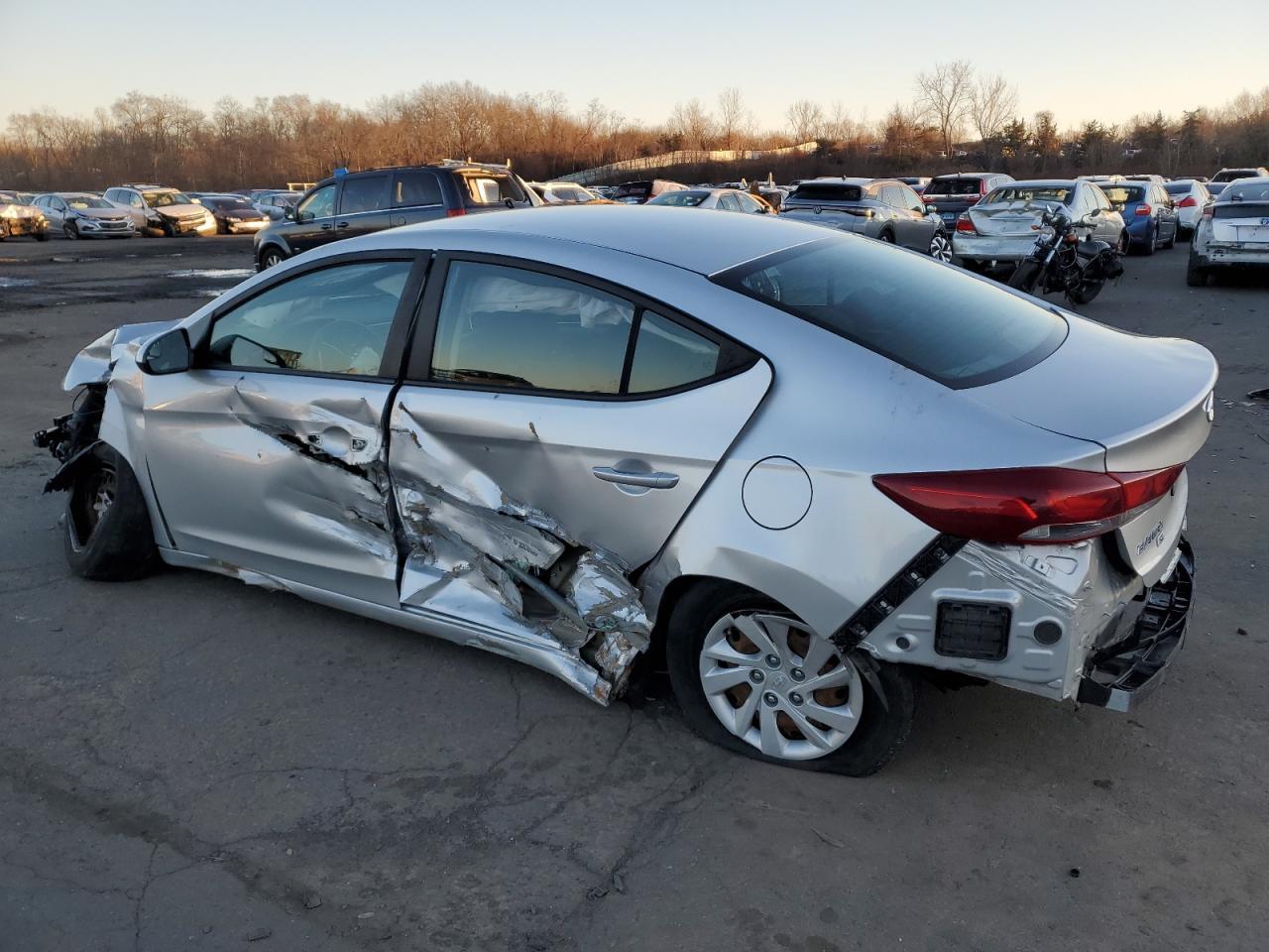 2018 HYUNDAI ELANTRA SE - Image 2