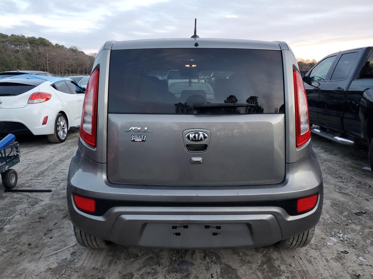 2013 KIA SOUL + - Image 6