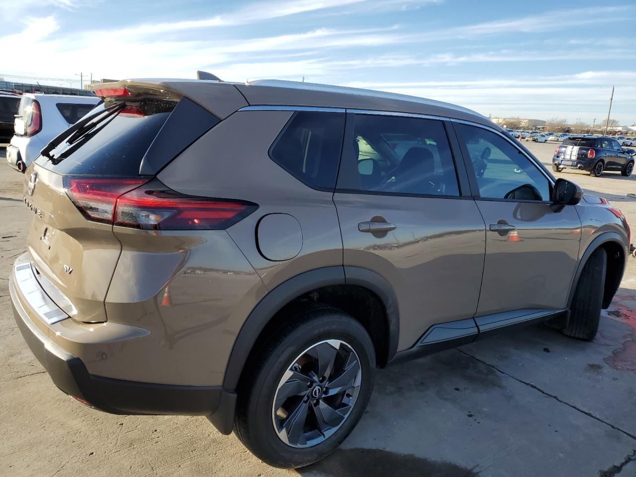 2024 NISSAN ROGUE SV - Image 3
