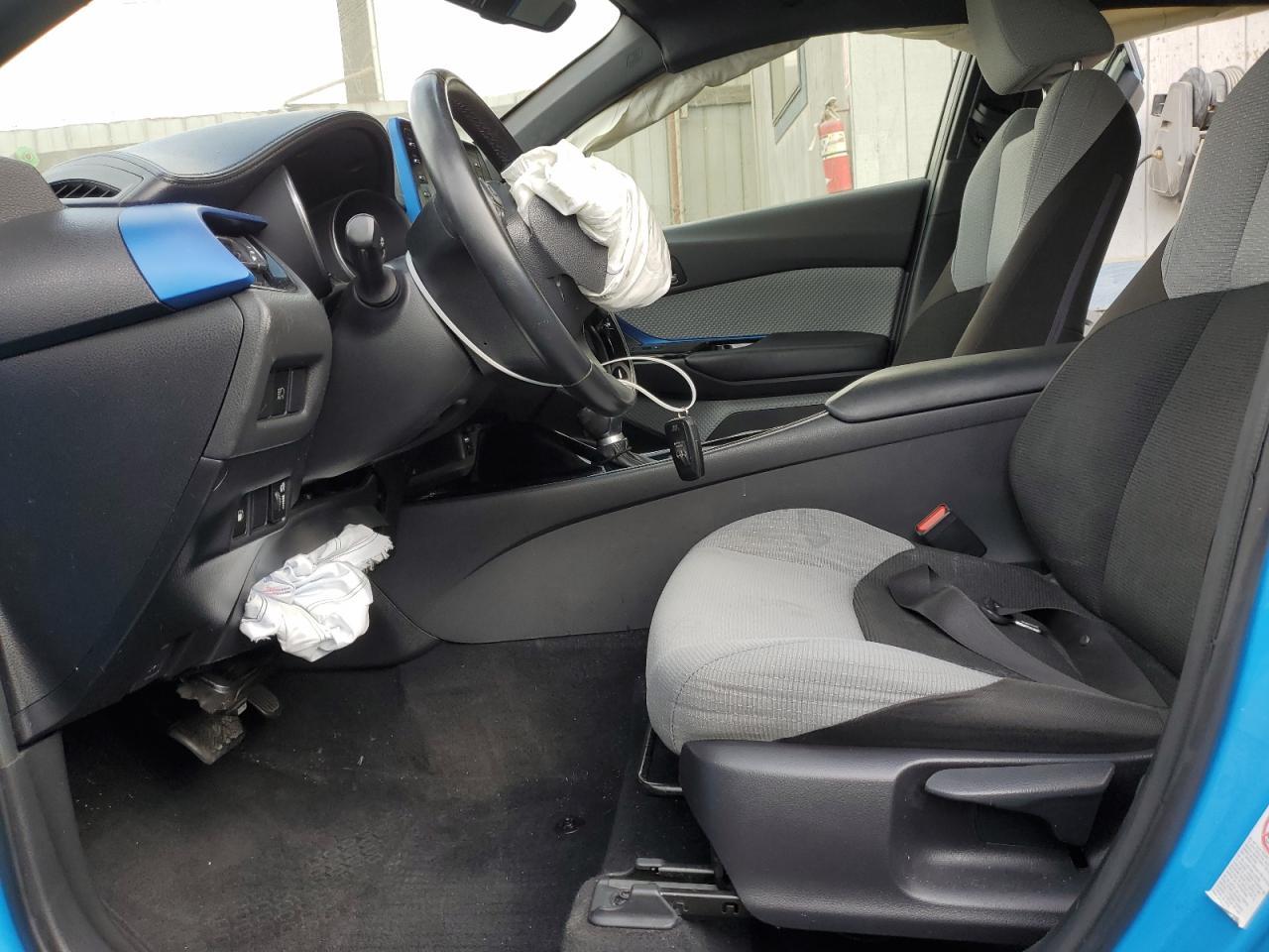 2019 TOYOTA C-HR XLE - Фото 7